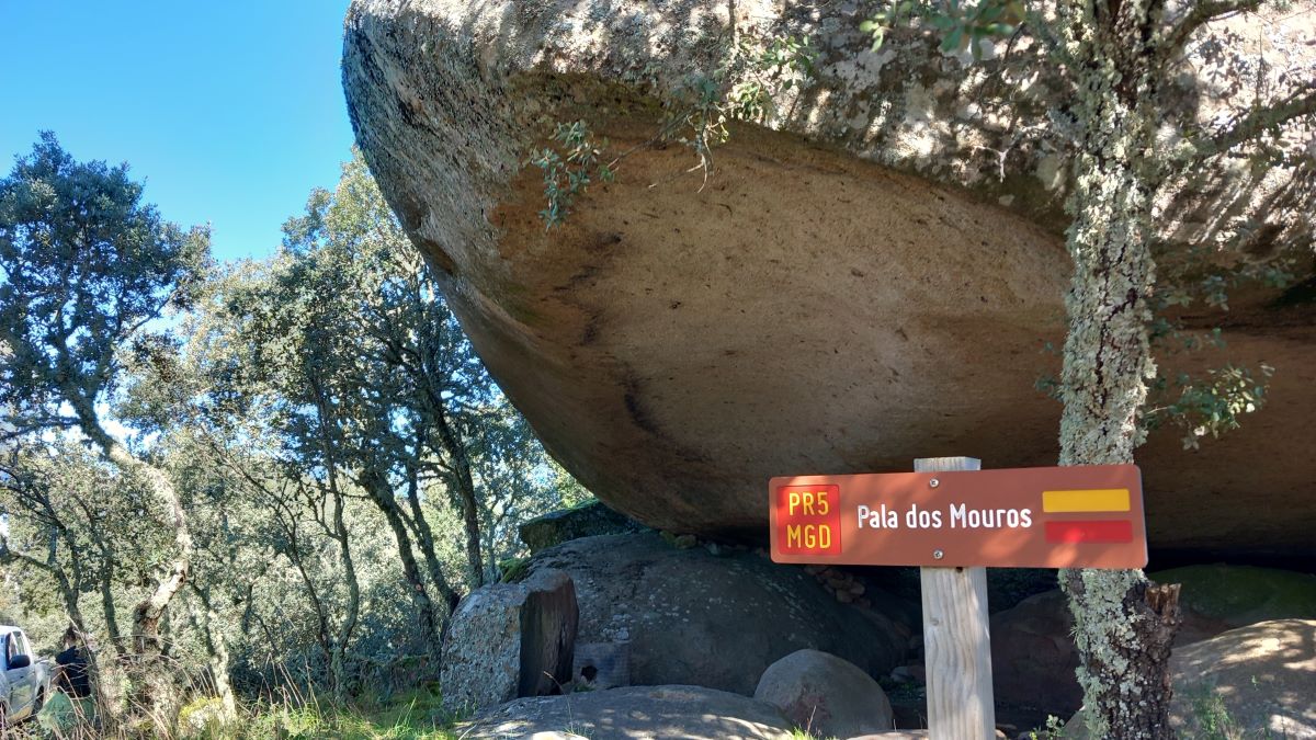 09H00–12H00 | Pela Lenda da Pala dos Mouros | Peredo da Bemposta - Mogadouro